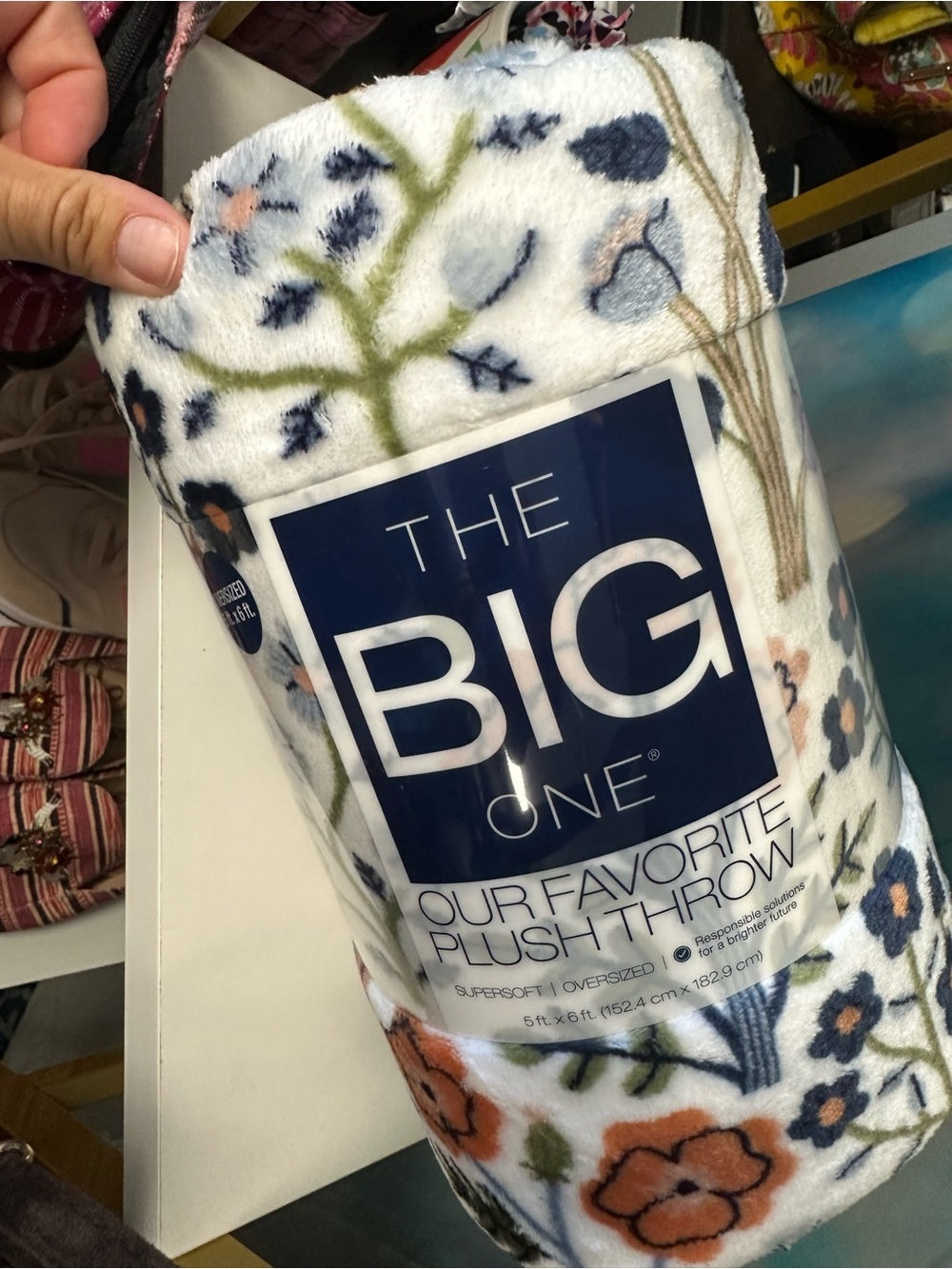 NWT PLUSH THROW BLANKET